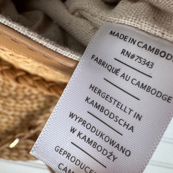 Tommy Bahama Rattan Straw Canvas Circular Drawstring Crossbody Bucket Bag Tan - Picture 5 of 7